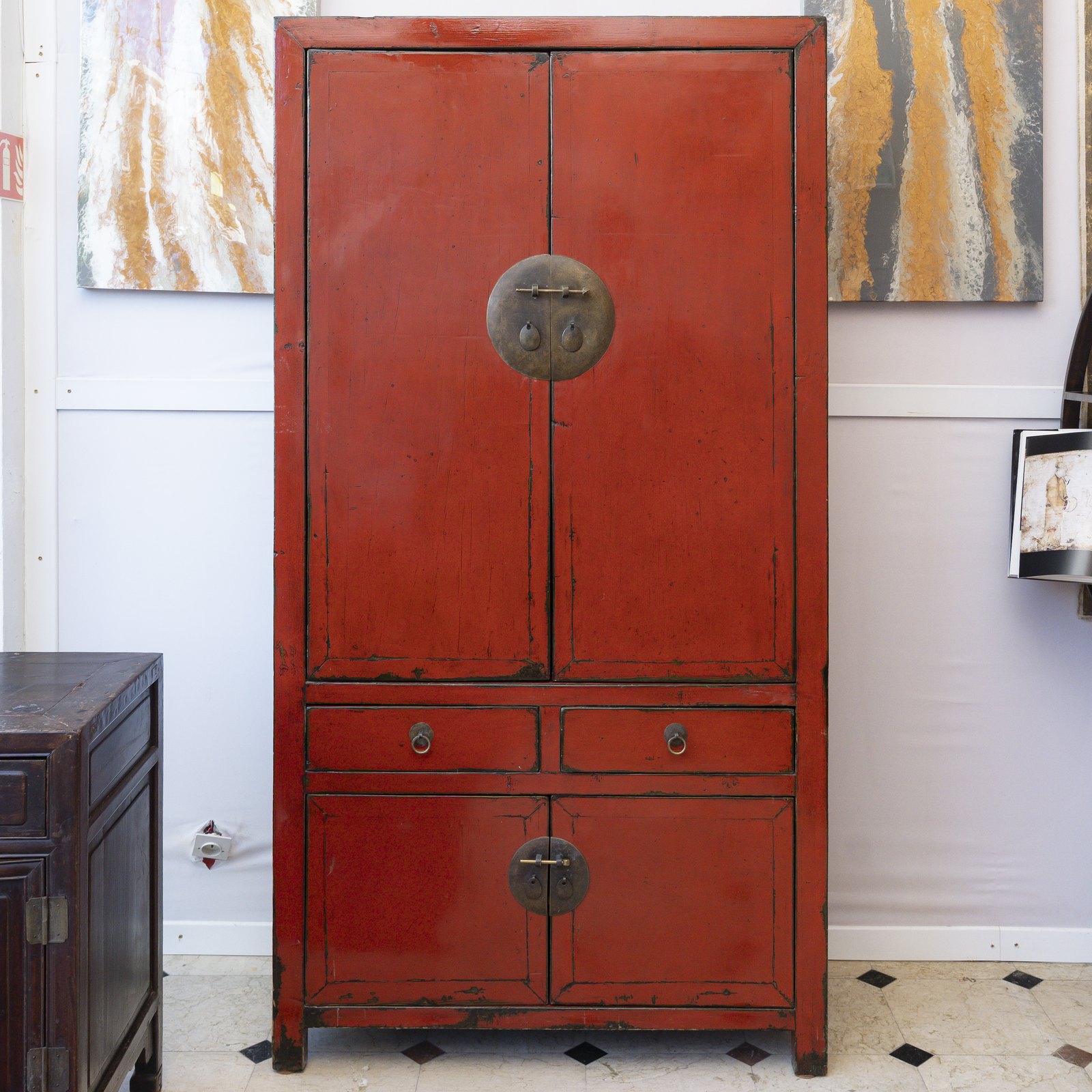 Armoire de mariage laquée rouge