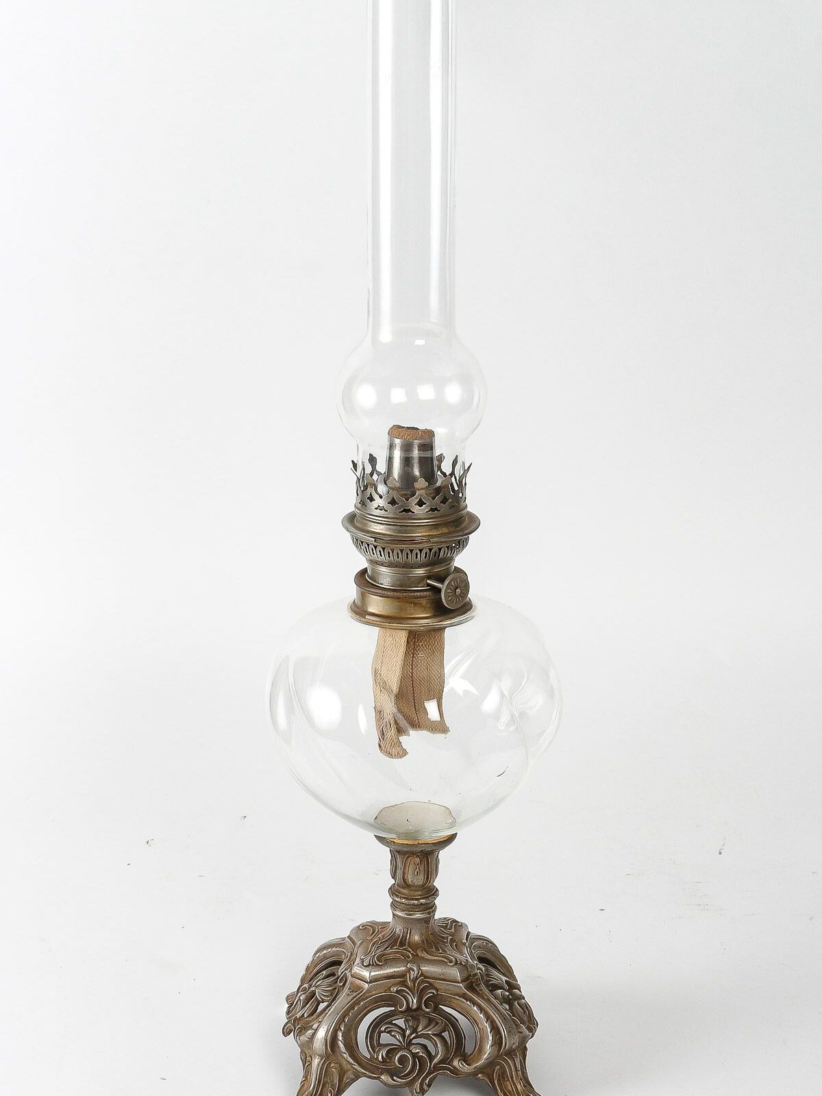 Lampe à pétrole ancienne