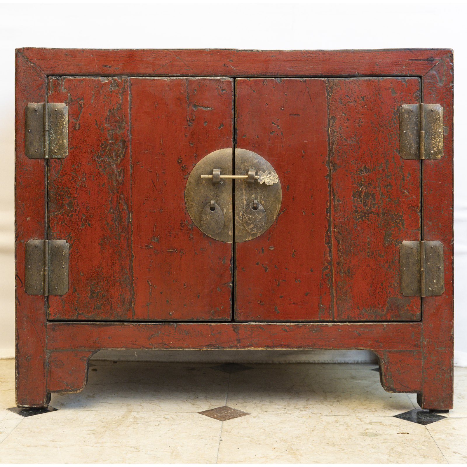 Cabinet bas laqué rouge