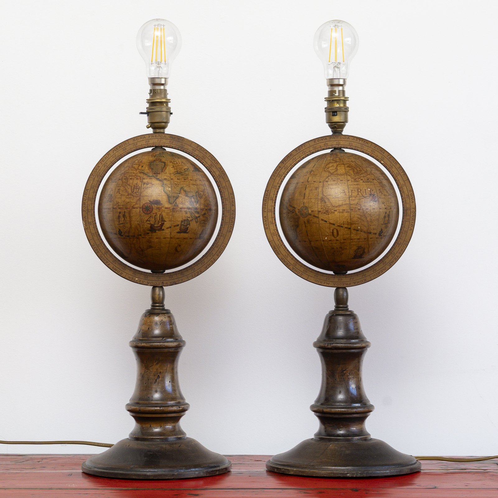 Globes luminaires voyageuses