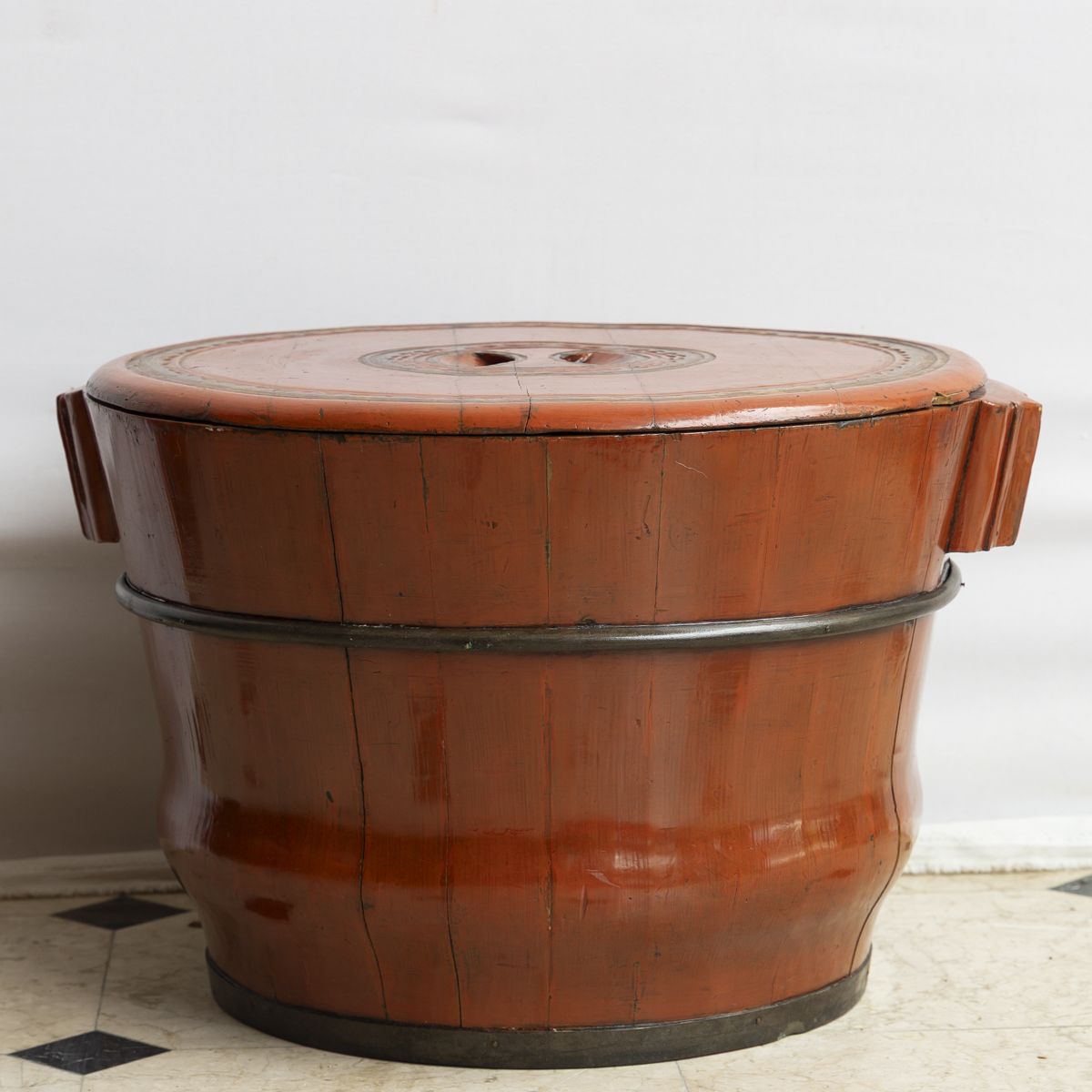 Pot à grain en cèdre laqué