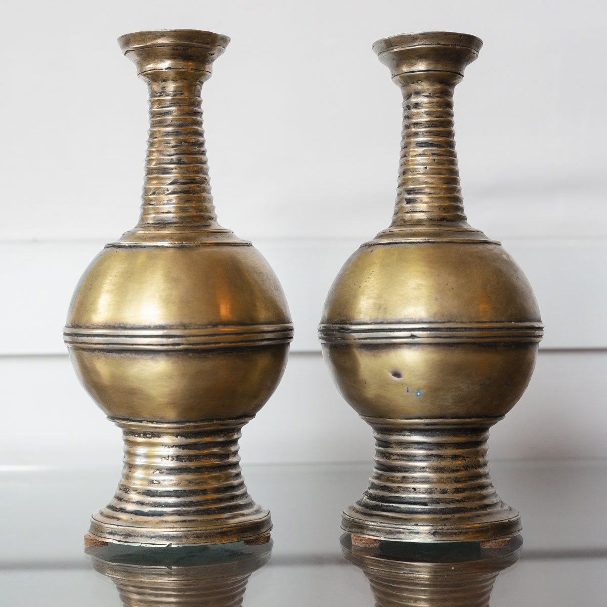 Paire de bouteilles anciennes en bronze Tibétaine